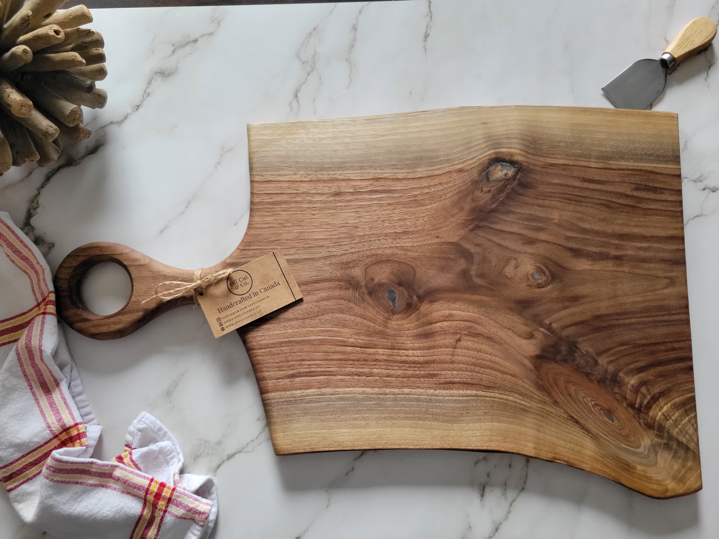 Handmade Walnut Charcuterie Board With Handle (23.5" x 0.75" x 14.5") - A286